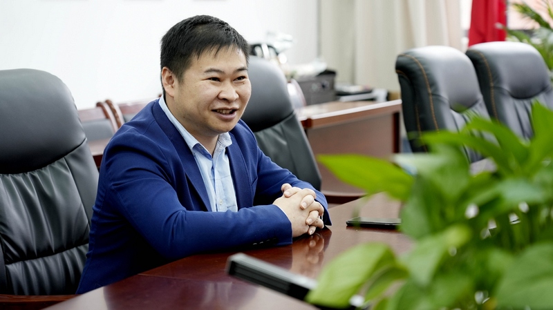 贵州南凡半导体科技有限公司总经理江涛接受采访。杨洪金摄