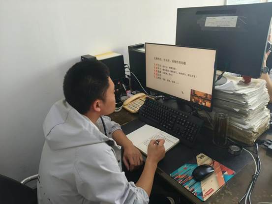发改局收看招商大讲堂